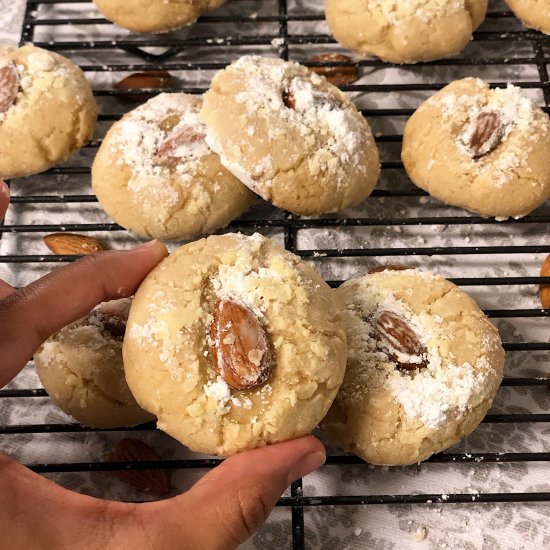 brown butter almond crinkle cookies