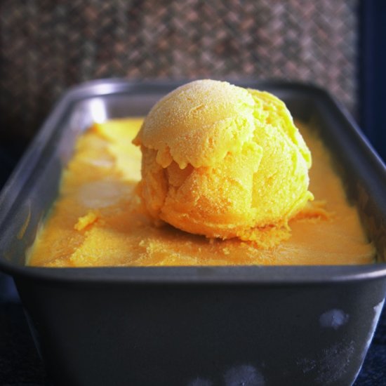 Easy Eggless Mango ice Cream