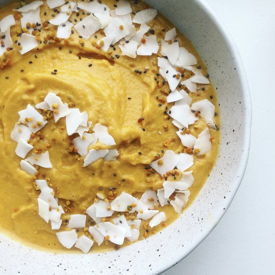 Carrot Turmeric Smoothie Bowl