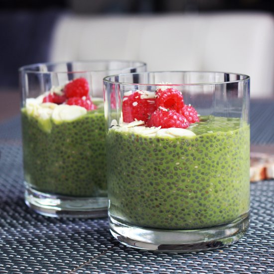 Matcha Chia Pudding w Raspberries