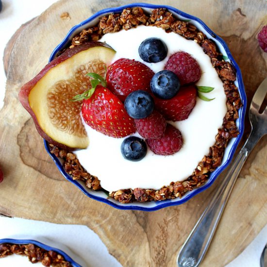 Granola & yogurt fruit tart