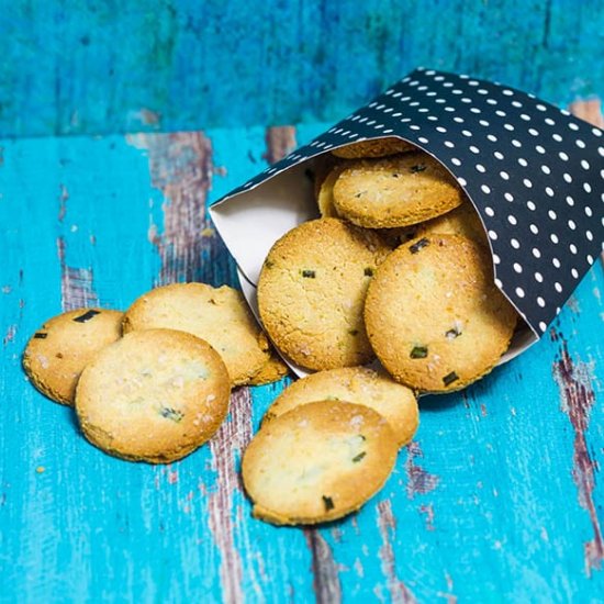 Sour Cream and Chives Keto Crackers