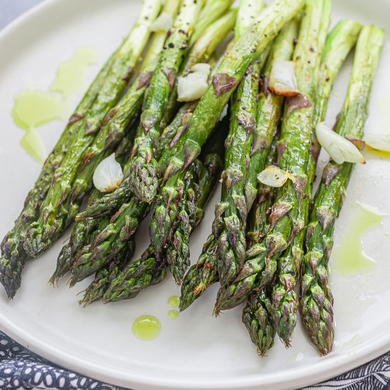 Grilled asparagus w garlic & lemon