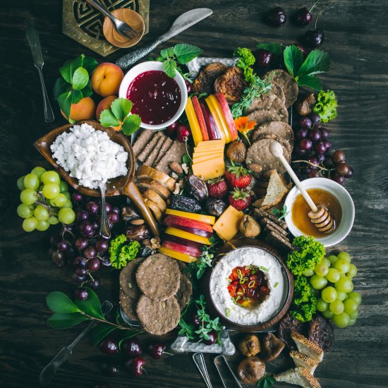 HOW TO BUILD A VEGAN CHEESE BOARD