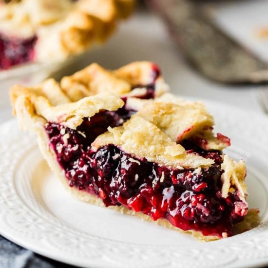 THE PERFECT RAZZLEBERRY PIE