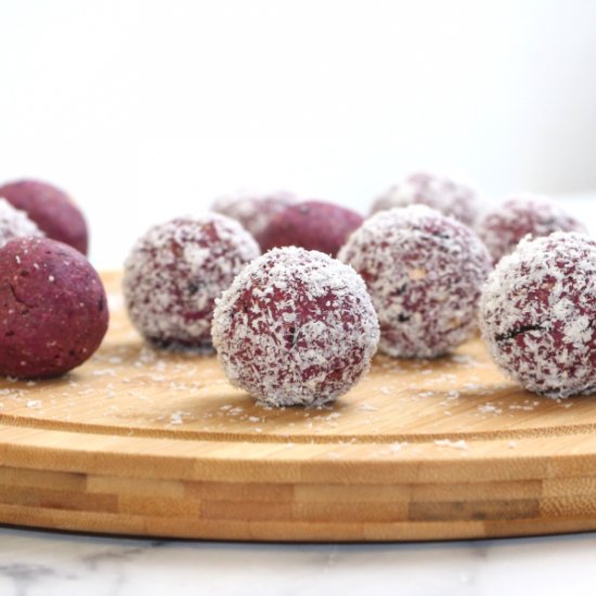 No-Bake Berry Energy Balls