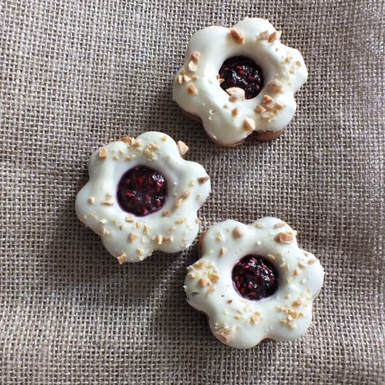 Linzer cookies with rasberry jam