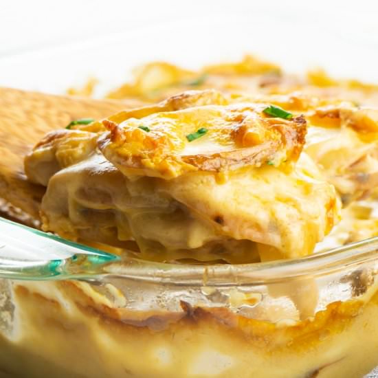 Cheesy Vegan Scalloped Potatoes