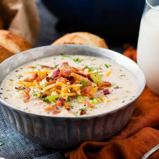 ONE POT CAULIFLOWER CHOWDER