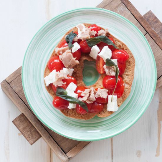 Frisella with tomatoes and thuna