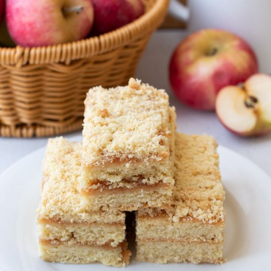 Apple crumble bars