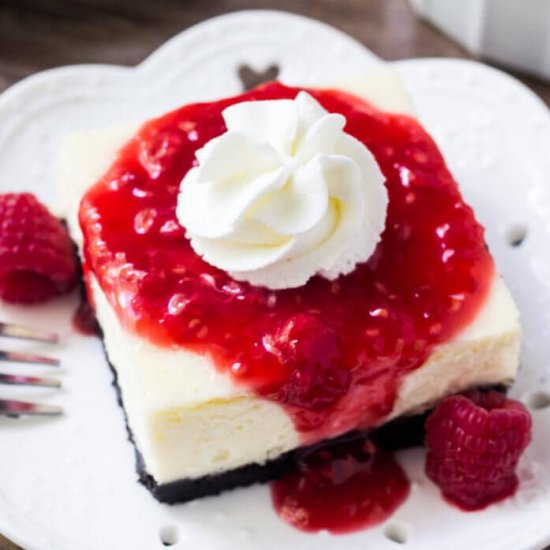 CHEESECAKE BARS WITH RASPBERRY SAUC