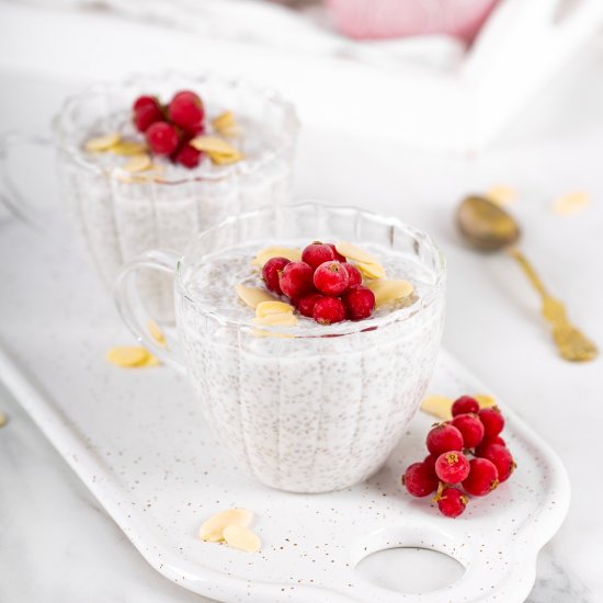 White chia pudding