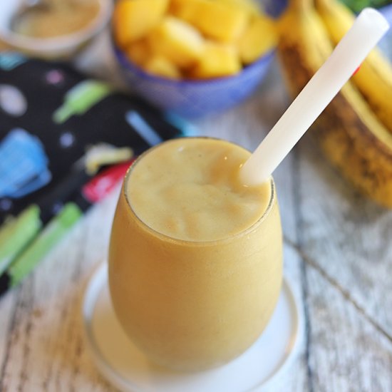 Mango banana smoothie