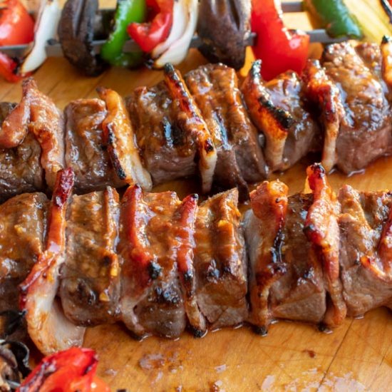 Grilled steak kabobs with bacon