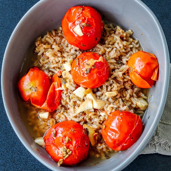 Simple pilau served  with tomatoes