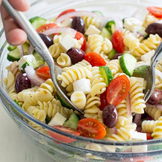 EASY GREEK PASTA SALAD [+ VIDEO]