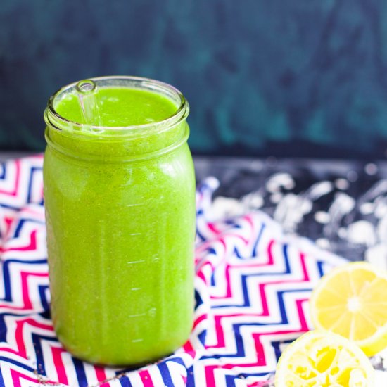 Refreshing Kale and Pear Smoothie