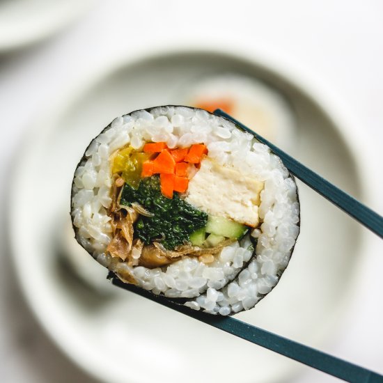 vegan kimbap with tofu