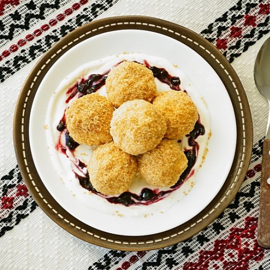 Boiled cheese dumplings