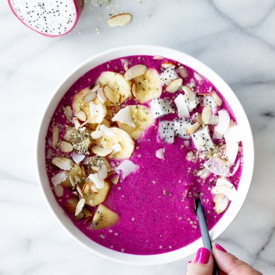 Dragon Fruit Smoothie Bowl