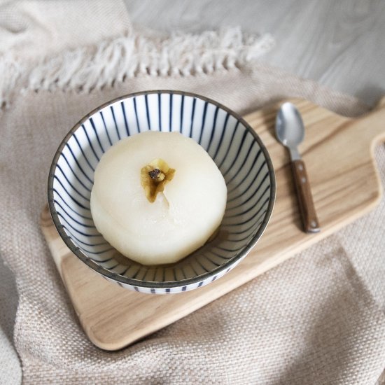 Steamed pear with rock sugar