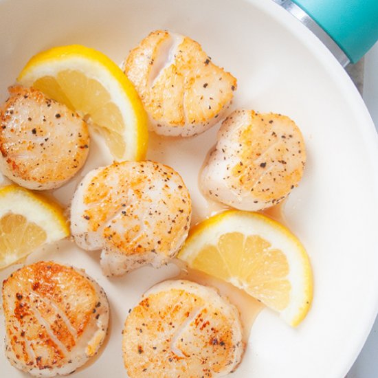 Easy Pan Seared Scallops with Lemon