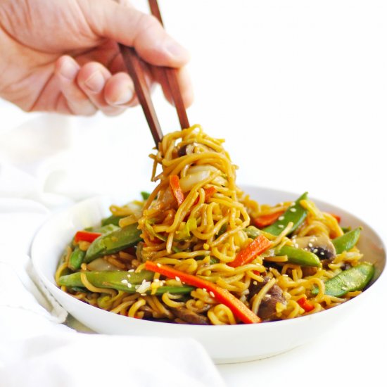 Vegan vegetable chow mein