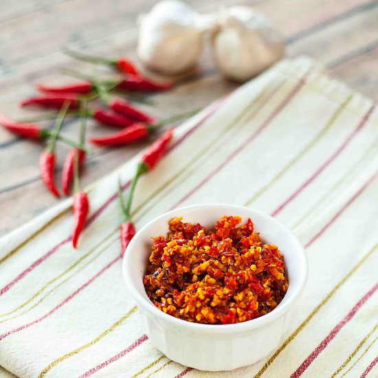 HOMEMADE GARLIC CHILI SAUCE