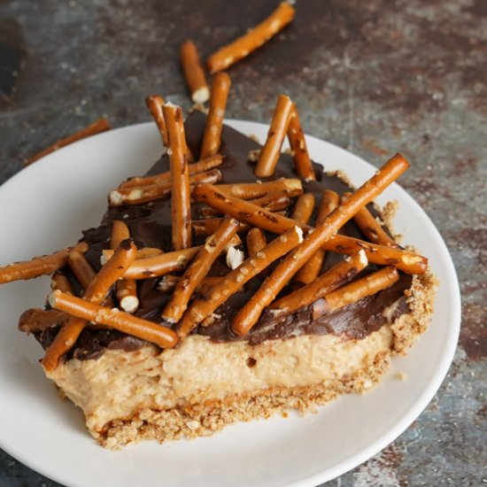 Chocolate Peanut Butter Pretzel Pie