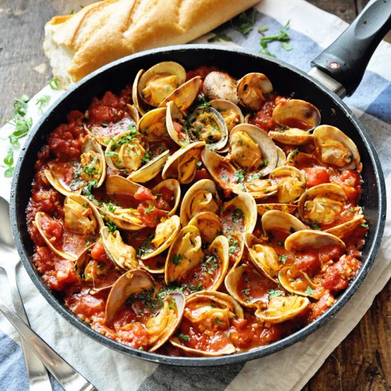 Spicy Spanish Clams with Tomatoes