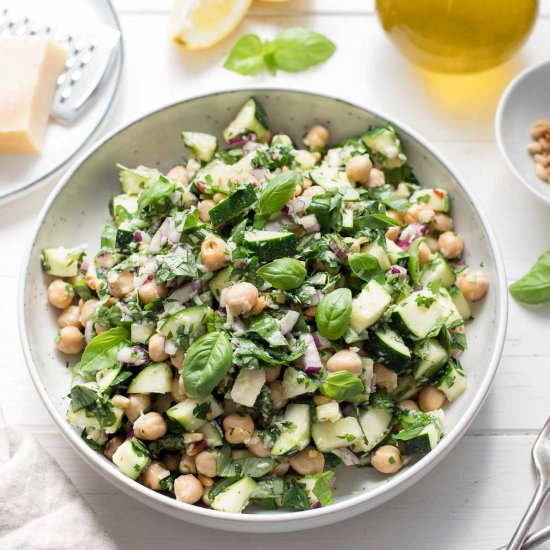 Zucchini-Salat mit Kichererbsen