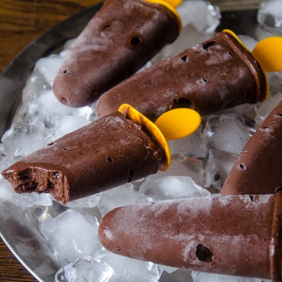 Banana and cocoa ice-pops