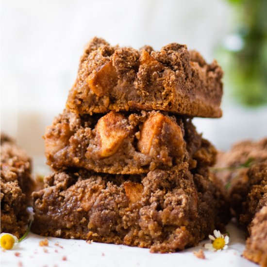 Healthy Apple Crumb Cake