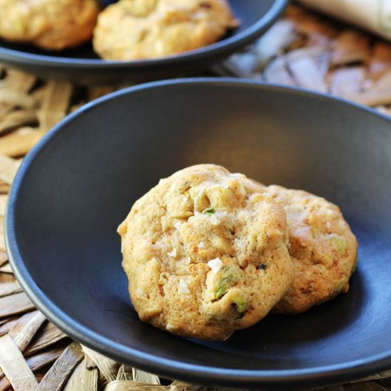 Caramelized white chocolate cookies