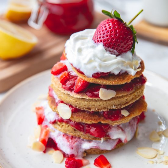 STRAWBERRY CAKE PANCAKE