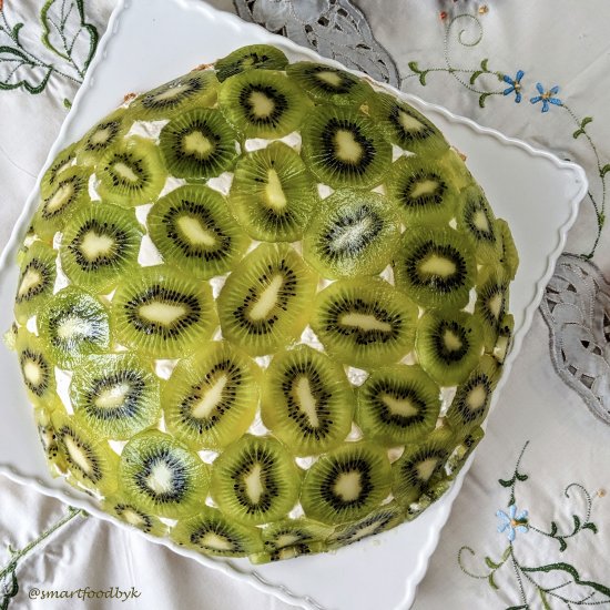 Dome-like Kiwi Cream Cake