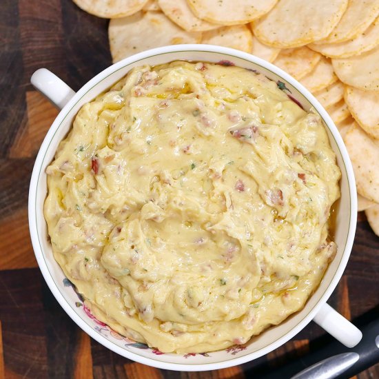 Slow Cooker Cheese and Bacon Dip