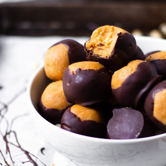 Healthy Peanut Butter Buckeyes