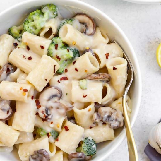 Rigatoni With Garlic Cream Sauce