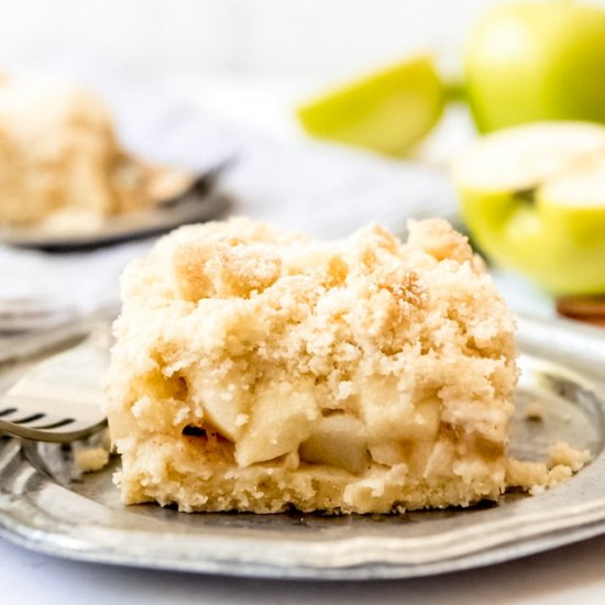 GERMAN APPLE CAKE WITH STREUSEL TOP