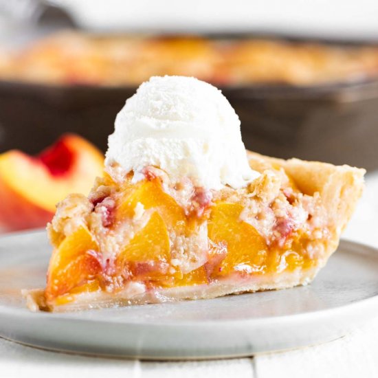 Brown Sugar Peach Crumble Pie