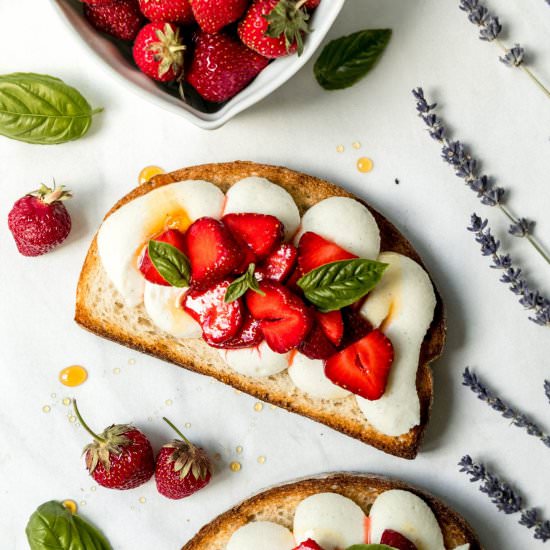 Whipped Ricotta Toast w Strawberry