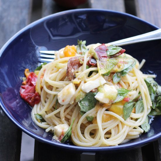 No-cook tomato sauce pasta