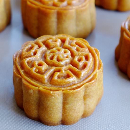 Cantonese mooncakes