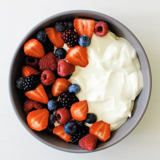 Berry Cheesecake Breakfast Bowl