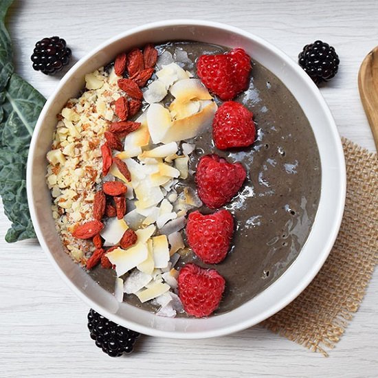 Blackberry Banana Smoothie Bowl