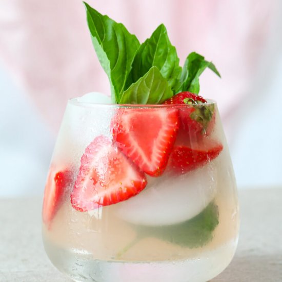 Strawberry Basil Lemonade Cocktail