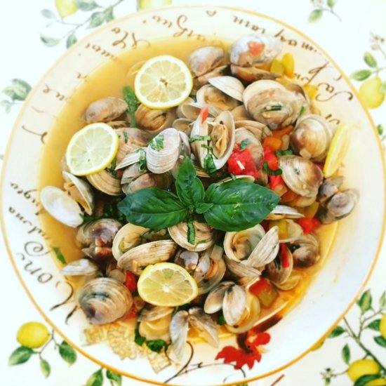 Steamed Littleneck Clams in Wine