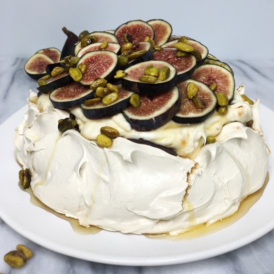 Cinnamon Pavlova With Fresh Figs